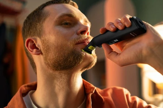 Philips OneBlade Pro 360 Face + Body QP6541/15 - Trimmer, Scheerapparaat En Styler 9 Philips OneBlade Pro 360 Face + Body QP6541/15 - Trimmer, Scheerapparaat En Styler - Afbeelding 7