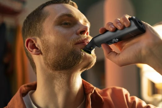 Philips OneBlade Pro 360 Face + Body QP6651/30 - Trimmer, Scheerapparaat En Styler 15 Philips OneBlade Pro 360 Face + Body QP6651/30 - Trimmer, Scheerapparaat En Styler - Afbeelding 13