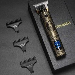 RESUXI Luxe Professionele Goude Trimmerset Met LCD Scherm - Inclusief Kapmantel - Draadloos - USB Oplaadbaar - Trimmer Voor Mannen - Baardtrimmer - Scheerapparaat - 1500mAh - Inclusief Opzetstukken 1mm - 2mm - 3mm -Philips winkel 550x550 1161