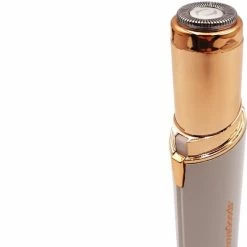 Innovagoods Elektrische Gezichtstrimmer - Met LED-verlichting - Pijnloos Trimmen - Haar Verwijderen - Gezichtshaar Verwijderen - Wenkbrauwen - Precisietrimmer- Trimmer - Klein - Portable - Goud -Philips winkel 550x673